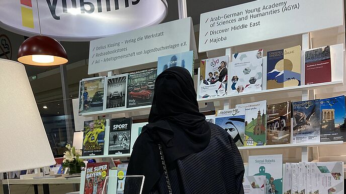 Emirati woman at Abi dhabi book fair