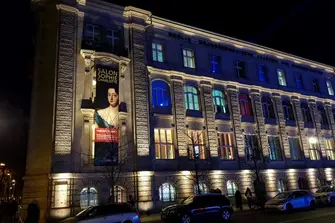 Image of the BBAW Building in Berlin by night with light illustrations