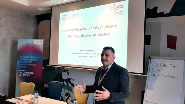 The Standing and Understanding of Scholars in Society