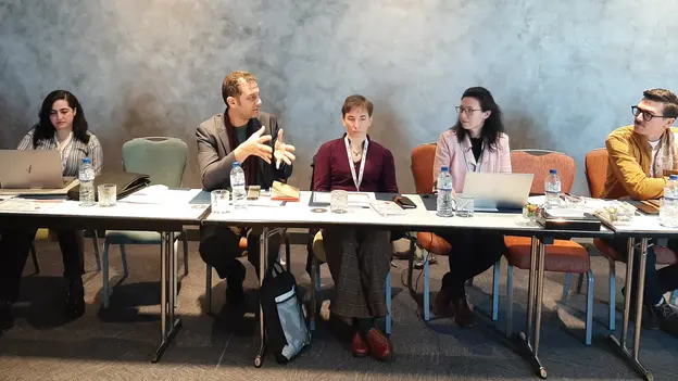 The Standing and Understanding of Scholars in Society