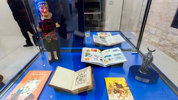 Some of the books of the exhibition and a puppet