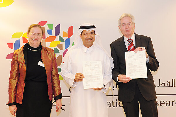 Three people standing: Prof Lepper left, Nabeel Al-Salem in the middle and Prof. Klaus Lucas on the right