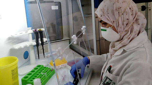 Scietist working in a lab