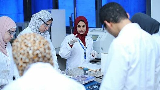 Training participants in a Lab